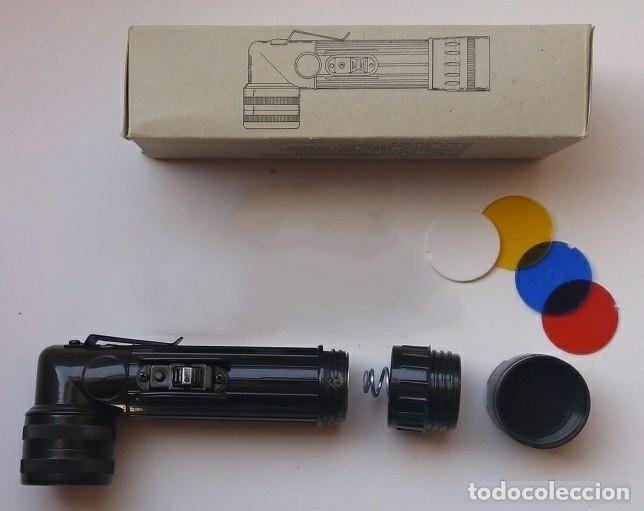 Militaria: Linterna militar de codo (1055)