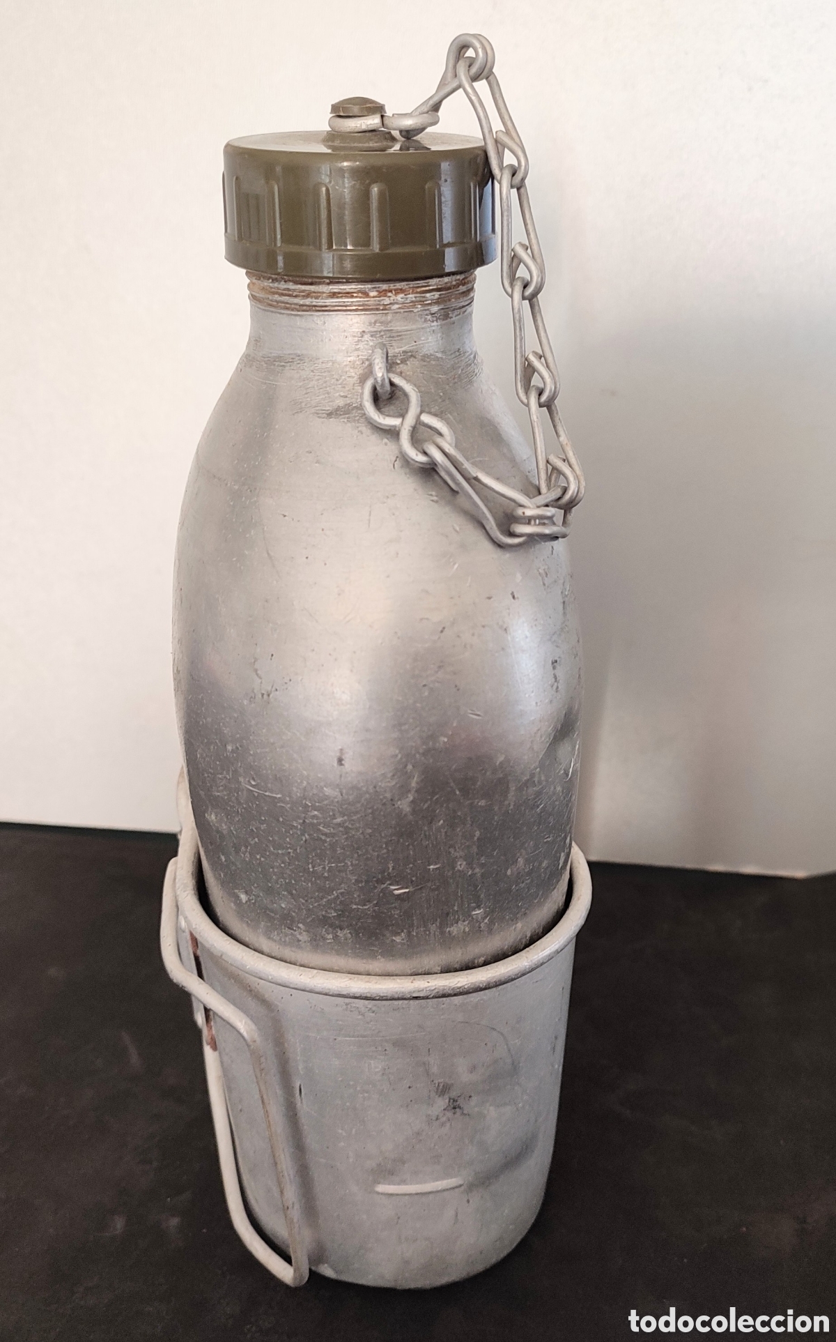 Militaria: Antigua cantimplora de lat&oacute;n m&aacute;s vasija del Ej&eacute;rcito - Foto 3