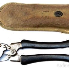 Militaria: US WW2 WIRE CUTTER AND POUCH DATED 1942