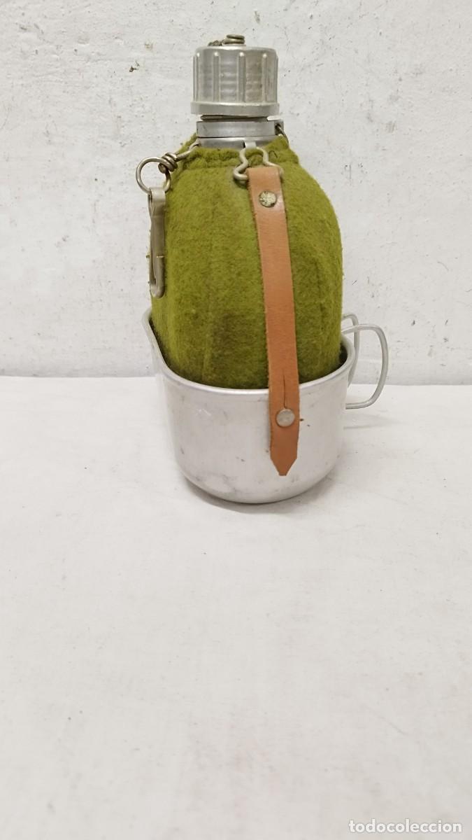 Militaria: Antigua cantimplora militar,con su funda y cacillo - Foto 1