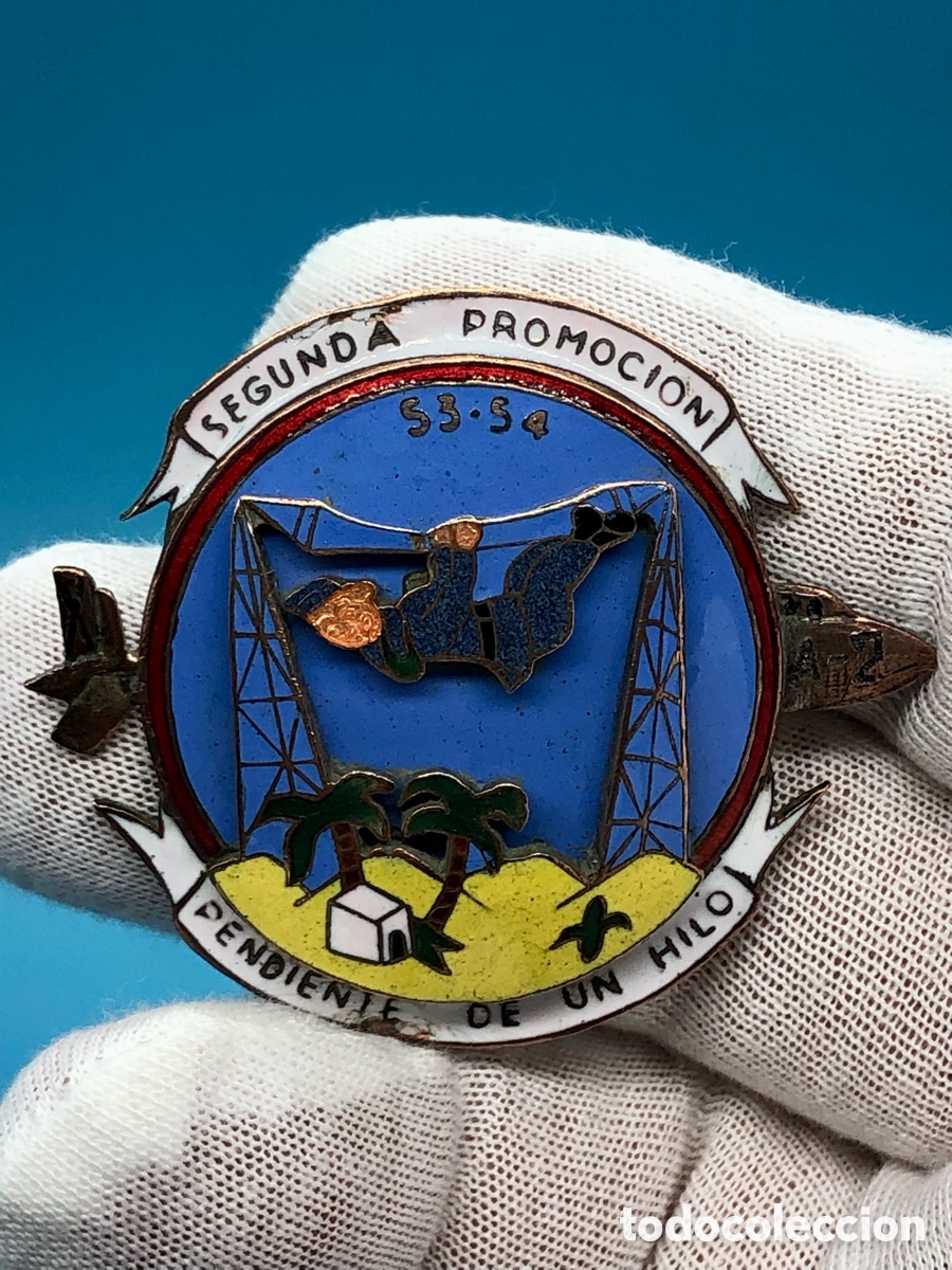 Militaria: Emblema de aviaci&oacute;n , segunda promoci&oacute;n 1953-54 ,orden,medalla,pendiente de un hilo