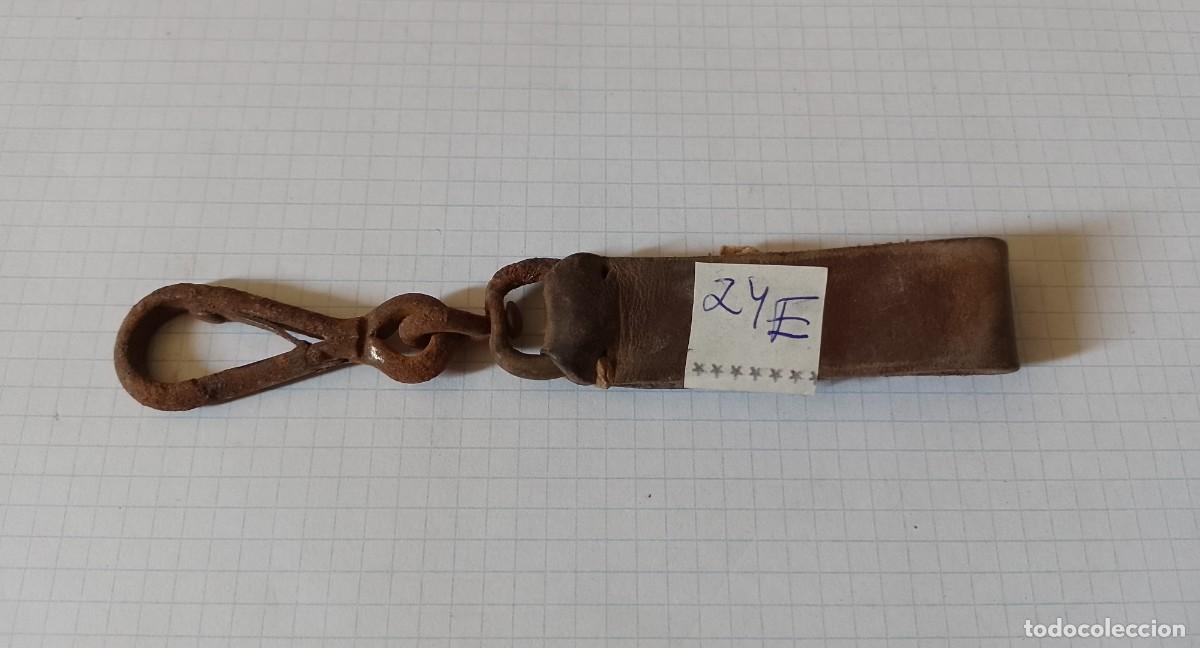 Militaria: Trebilla de correaje marr&oacute;n - Foto 1