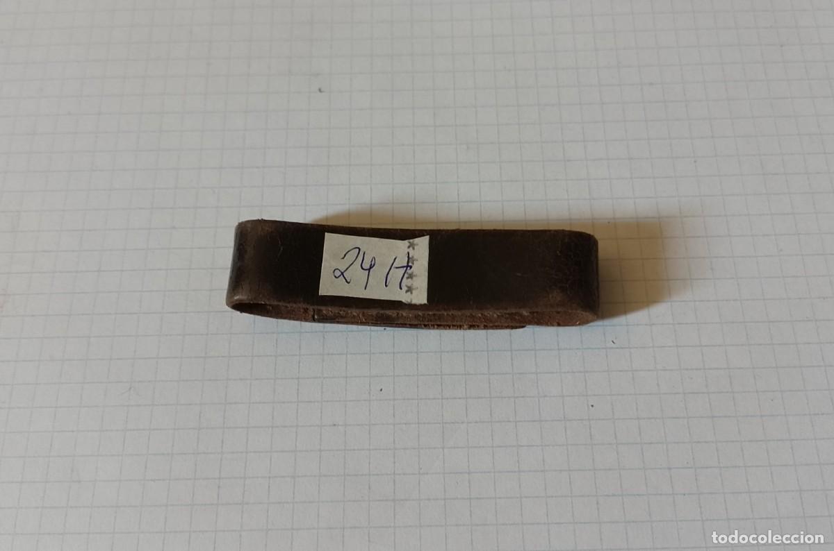 Militaria: Trebilla de cuero, 6cm - Foto 1