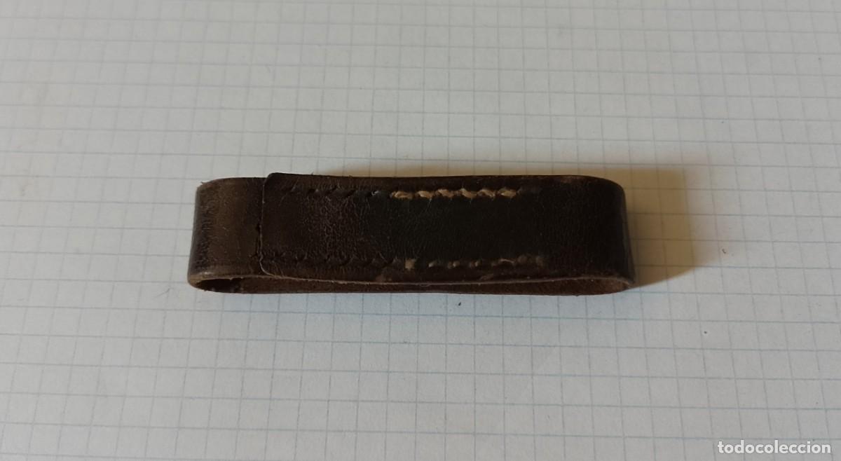 Militaria: Trebilla de cuero, 6cm - Foto 2