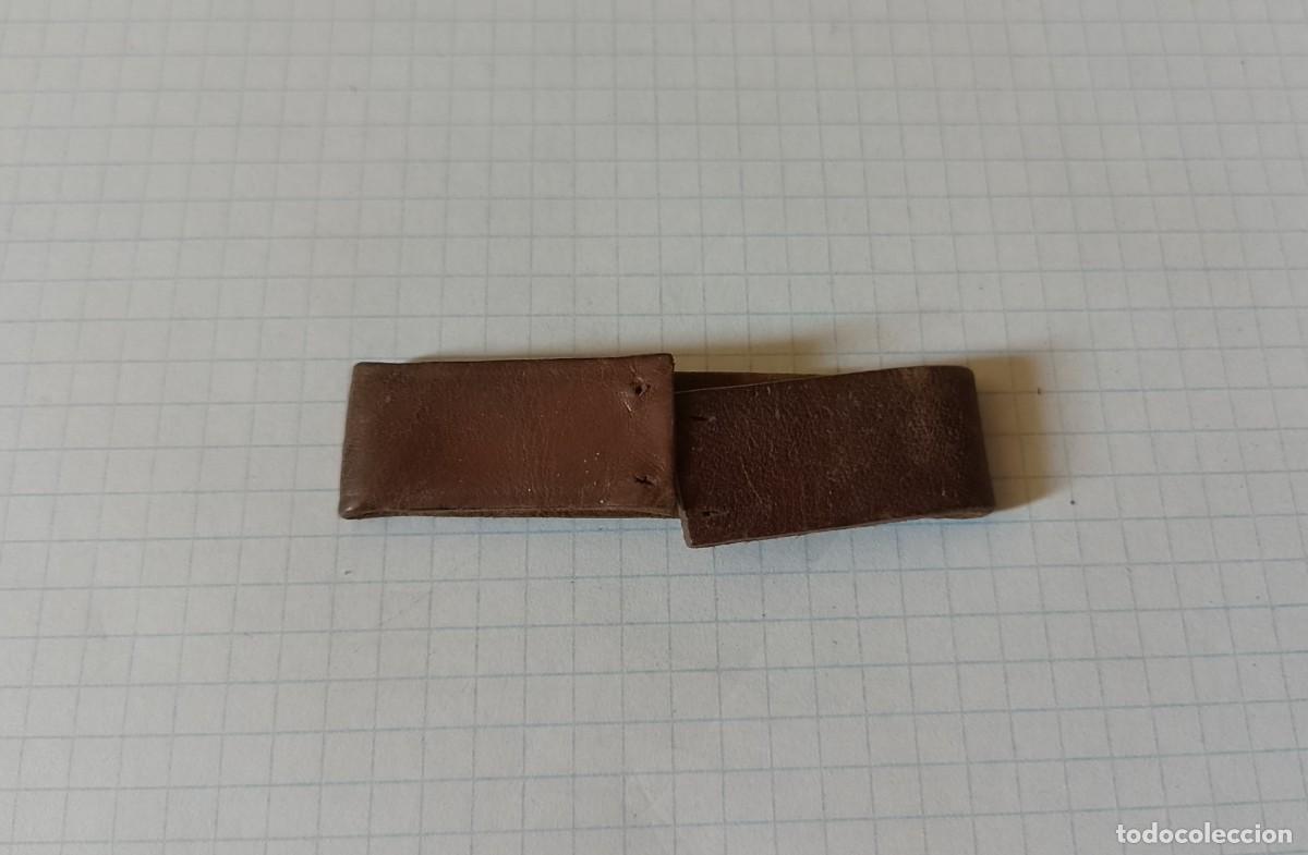 Militaria: Trebilla de cuero, 5cm - Foto 2
