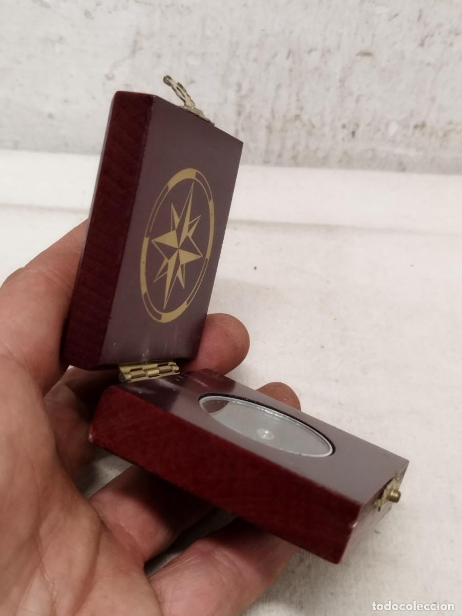 Militaria: Antigua br&uacute;jula de madera funcionando. - Foto 4