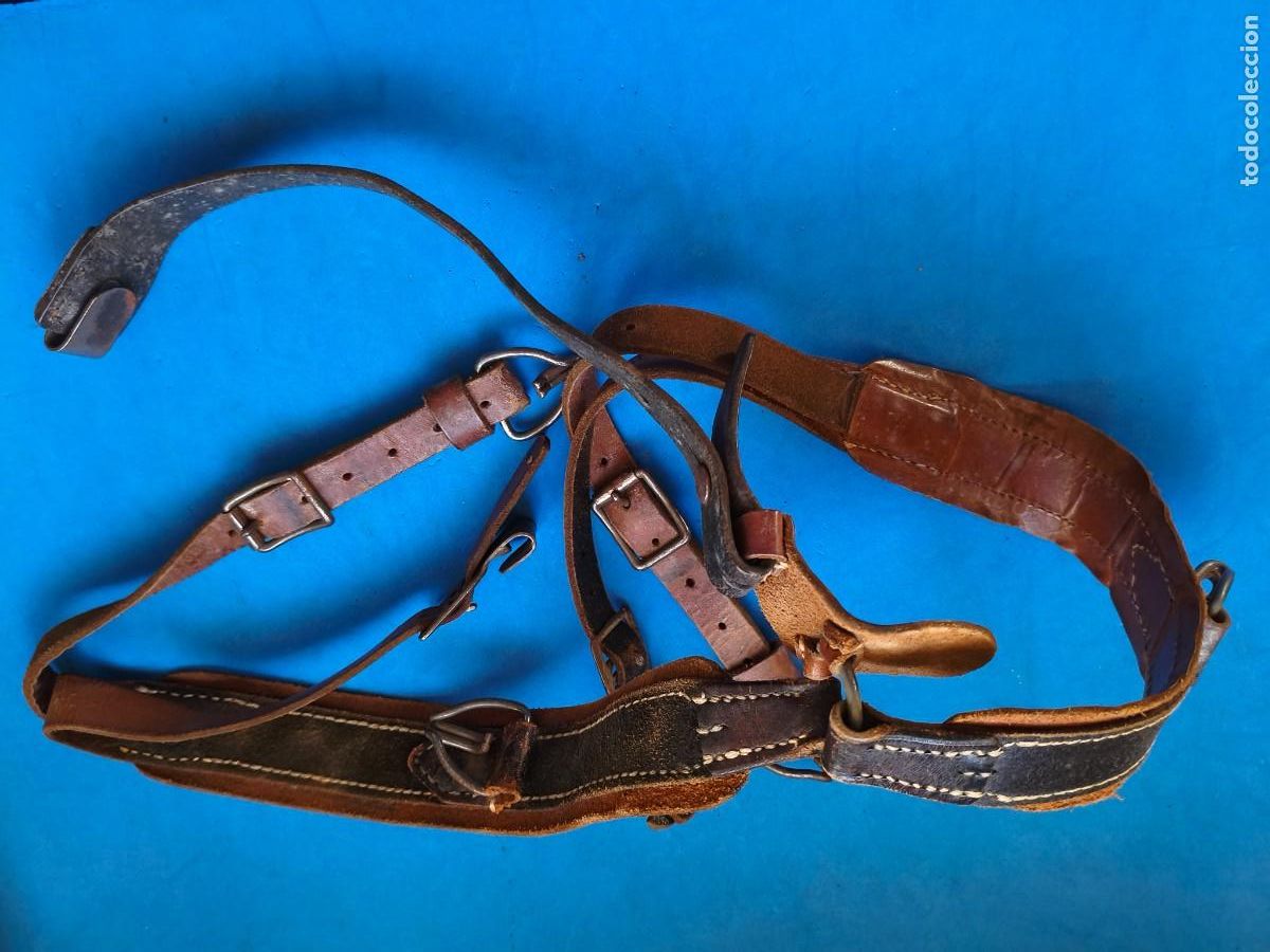 Militaria: Trinchas en Y para &iquest;cintur&oacute;n alem&aacute;n? A catalogar. - Foto 1