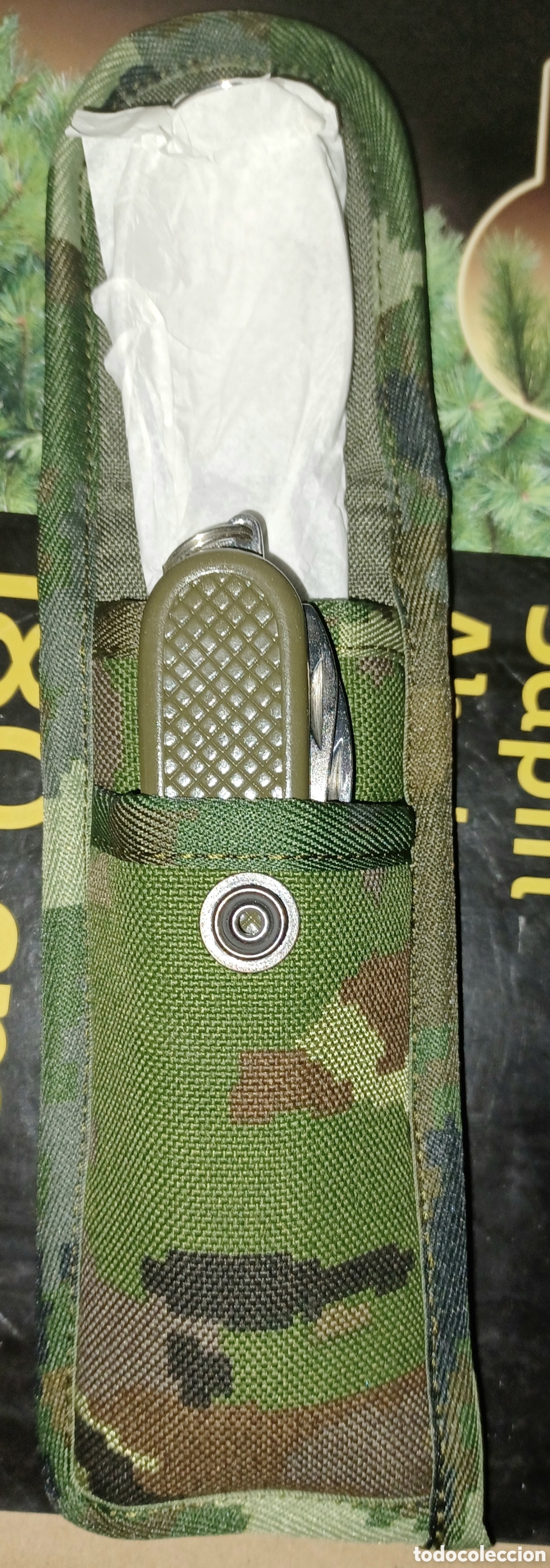 Militaria: Cubiertos y navaja multiusos de campa&ntilde;a camuflaje boscoso militar con funda y enganche para cintur&oacute;n