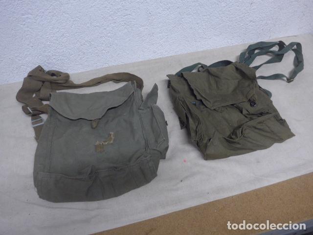 Militaria: Lote de 2 antiguos macuto o bolsa, creo que de mascara de gas rusa, URSS comunista
