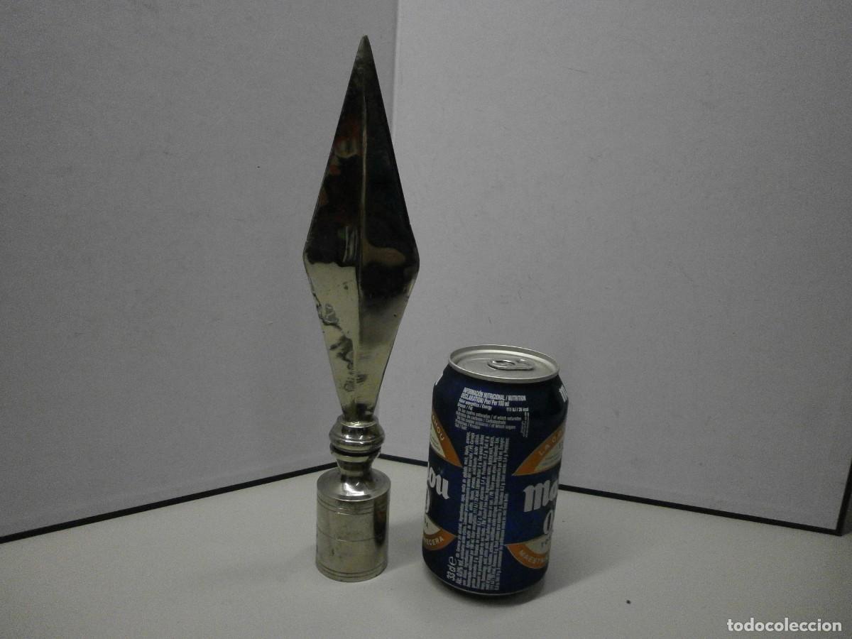 Militaria: antigua punta de lanza para mastil de bandera estandarte en metal plateado