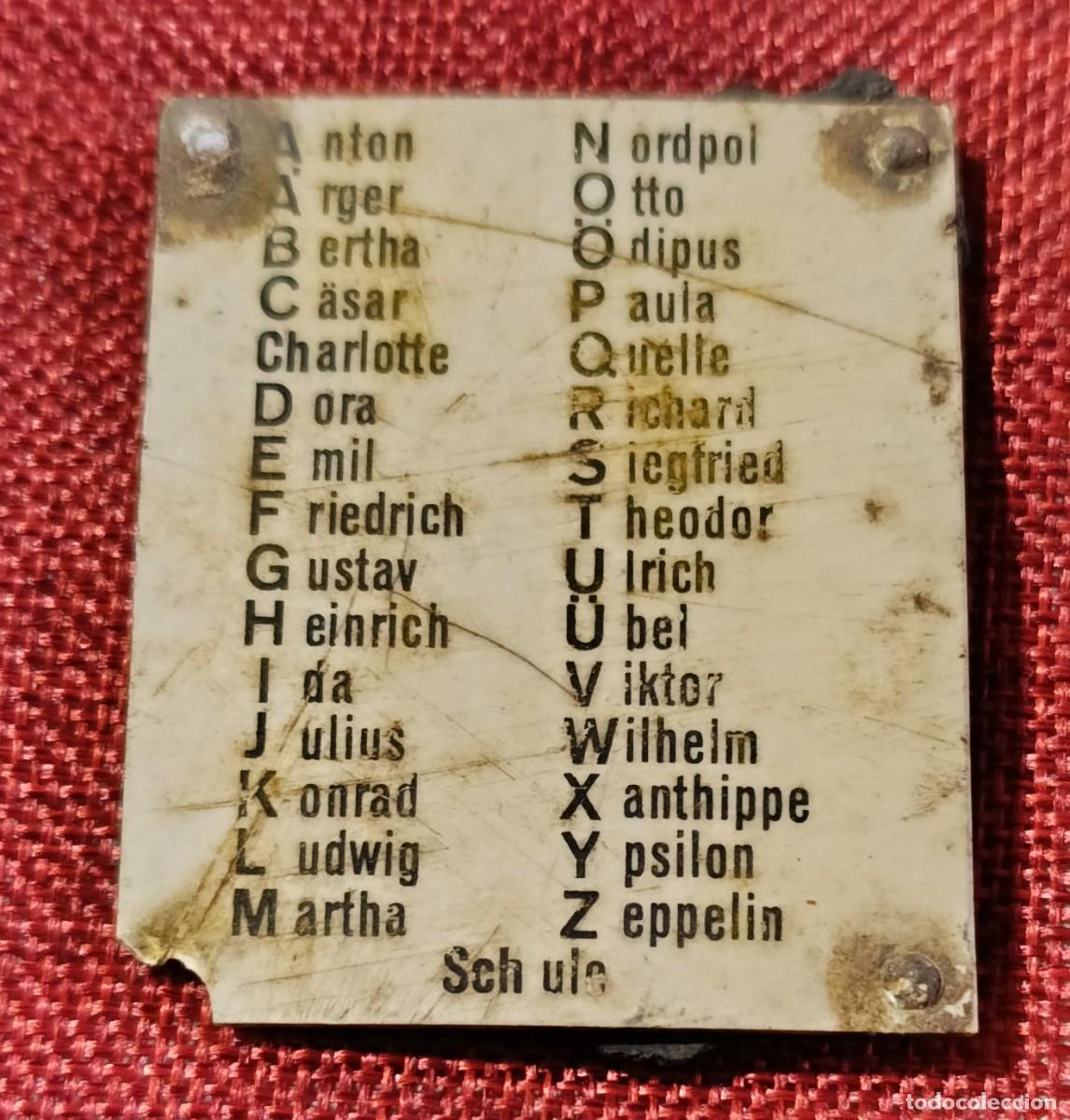 Militaria: Tabla del alfabeto fon&eacute;tico alem&aacute;n Buchstabiertafel - Telefono de campa&ntilde;a Feldfernsprecher 33