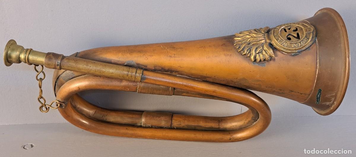 Militaria: Corneta militar brit&aacute;nica Royal West Kent Regiment (c. 1900&ndash;1950)