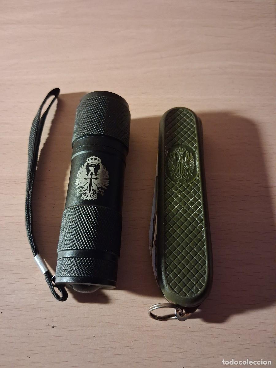 Militaria: Ej&eacute;rcito Espa&ntilde;ol : Navaja y linterna