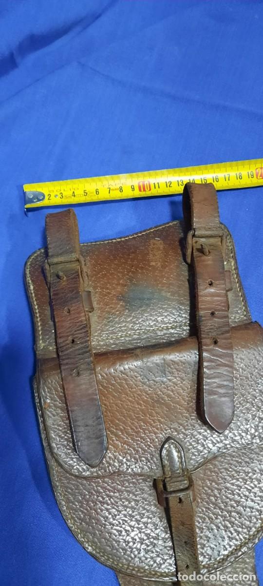 Militaria: ANTIGUO PORTAHERRADURAS DE CUERO CON ABERTURA SUPERIOR E INFERIOR PARA COLGAR EL SABLE