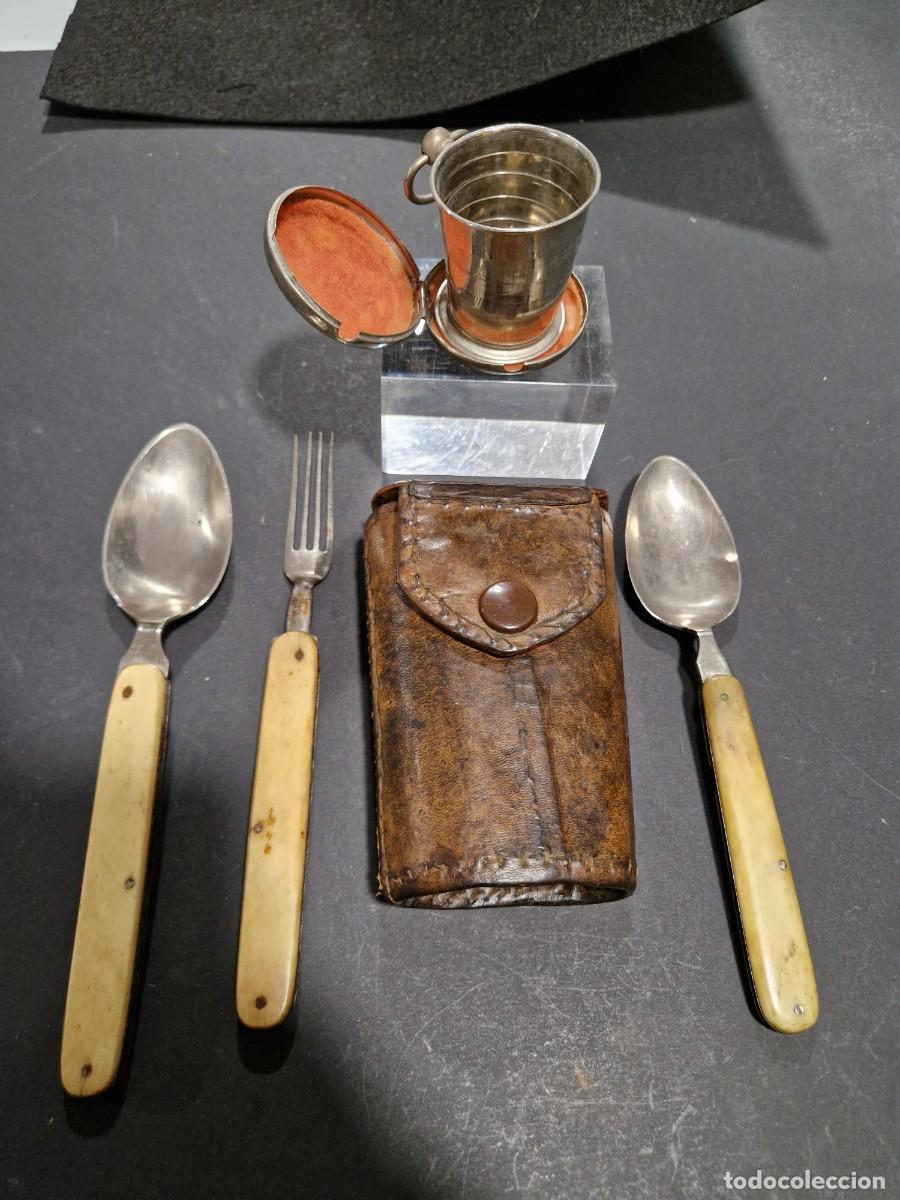 Militaria: Set militar de campa&ntilde;a: cubiertos y vaso plegable.
