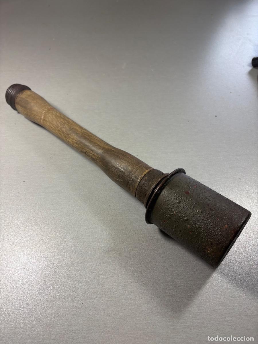 Militaria: Granada alemana de palo desactivada