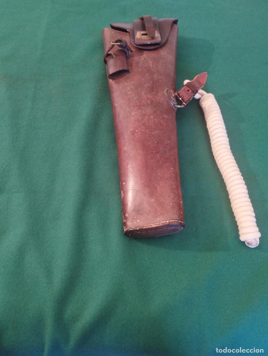 Militaria: Estuche de herramientas y funda de bayoneta pertenecientes a un soldado del Cuerpo Expedicionario Po