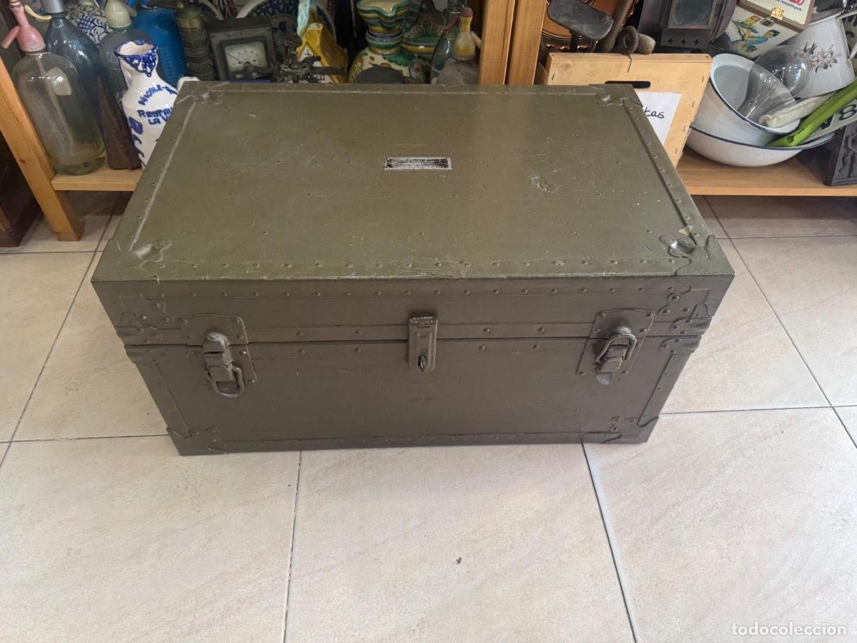 Militaria: Magn&iacute;fico arc&oacute;n militar, muy buen estado