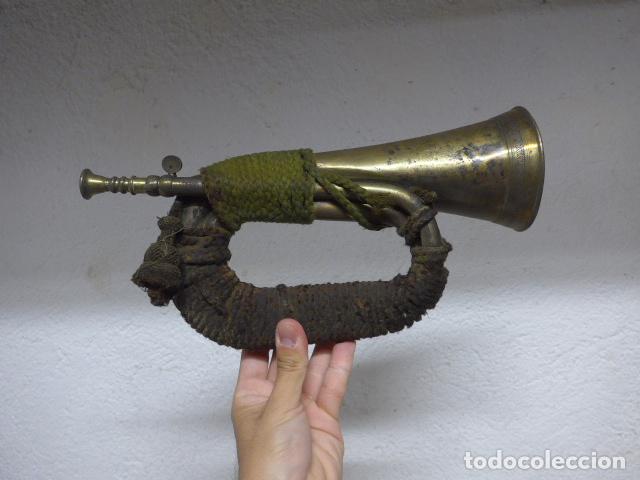 Militaria: Antigua corneta o cornetin militar a identificar