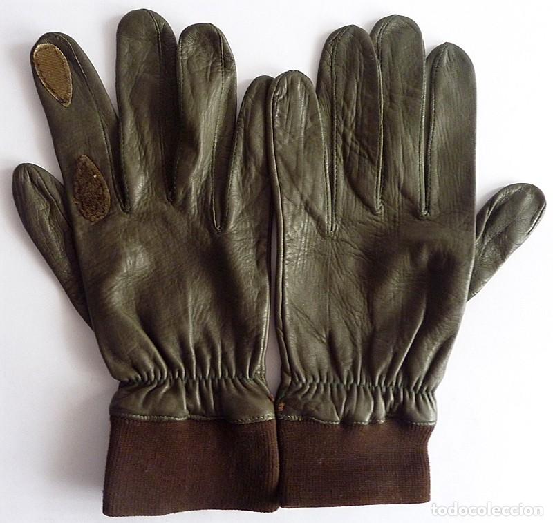 Militaria: GUANTES DE CAZADOR - DE PIEL COLOR VERDE - AJUSTE EL&Aacute;STICO - CREMALLERA DEDO INDICE - SIN ESTRENAR