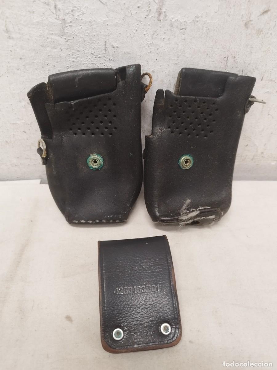 Militaria: Dos fundas y colgador para dos estaciones de radio, walkie talkie. Guardia de seguridad, polic&iacute;a.