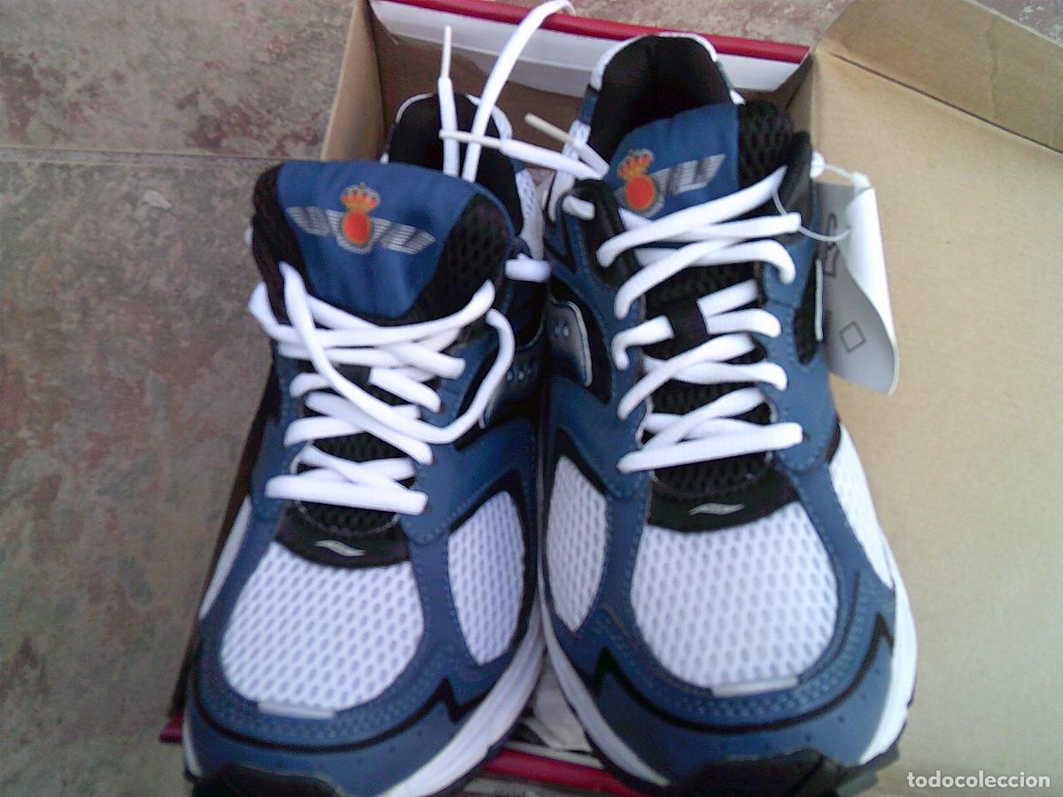 Militaria: Zapatos deportivos del Ej&eacute;rcito del Aire talla 8 1/2 que equivale a la 42