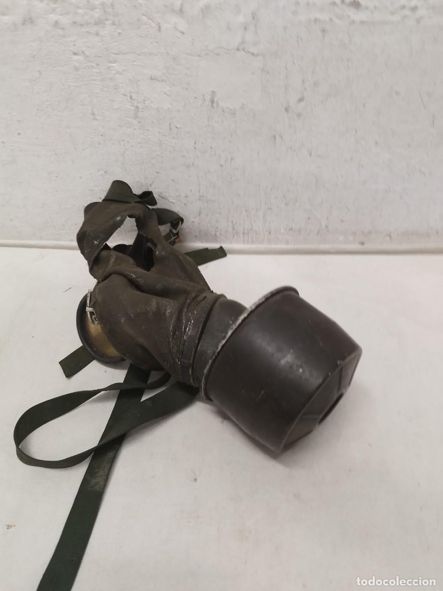 Militaria: Antigua mascara de gas con filtro. A restaurar y a identificar.