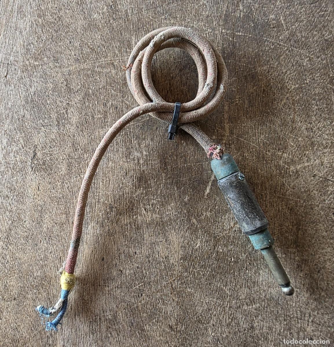 Militaria: Cable con clavija para emisora