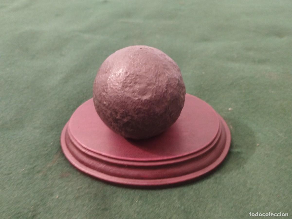 Militaria: Proyectil de acero para culverina, pieza de artiller&iacute;a naval normalmente de bronce del siglo XVII.