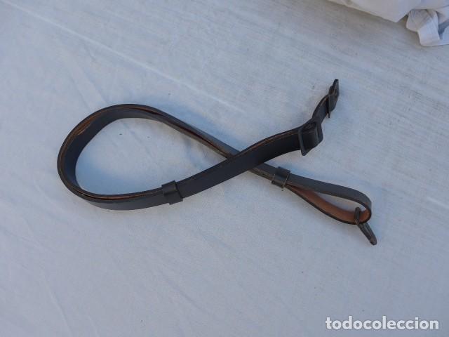 Militaria: ANTIGUA CORREA PORTA FUSIL CETME CUERO NEGRO