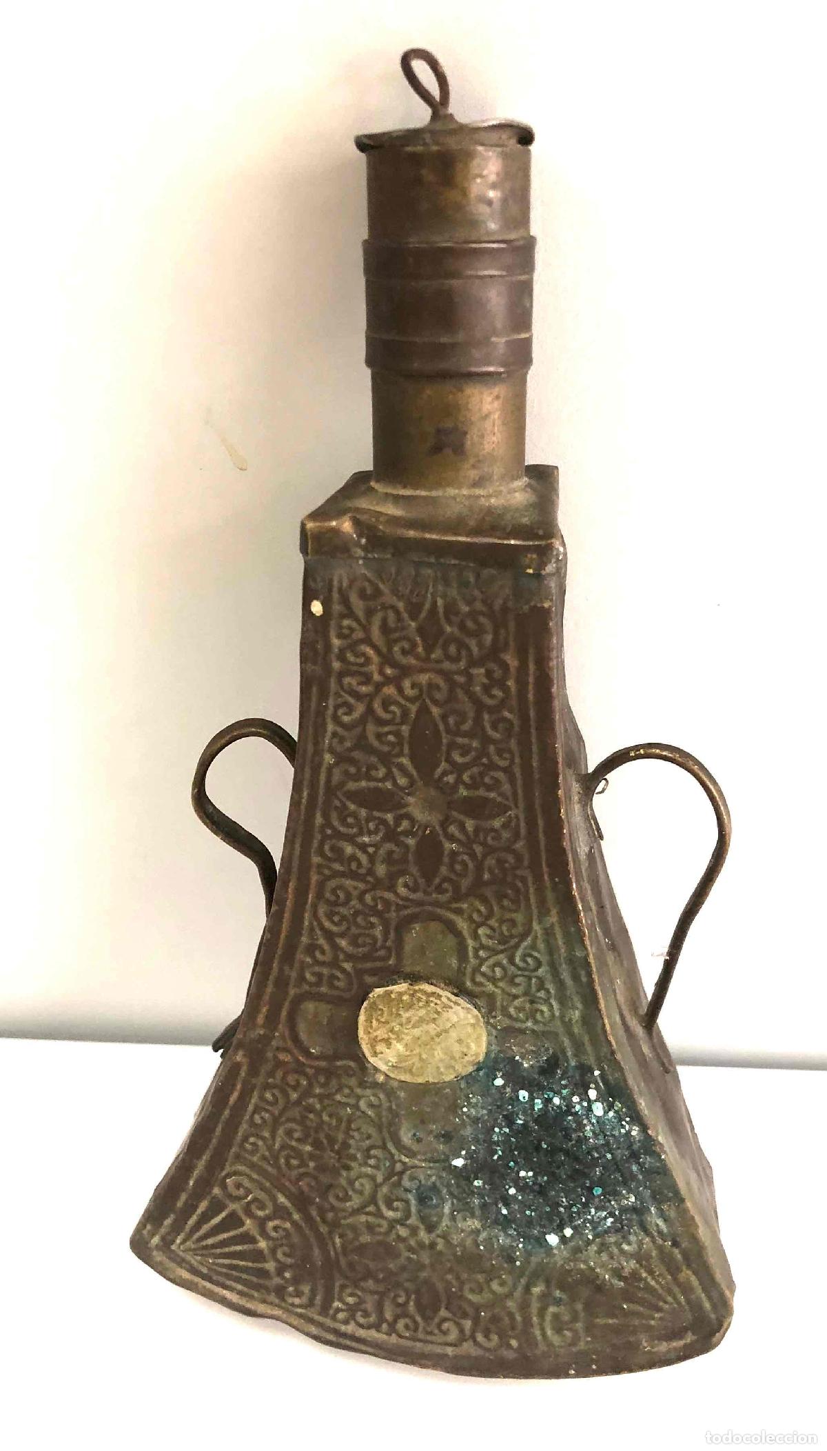 Militaria: Antigua Polvorera norteafricana de lat&oacute;n grabado, finales del siglo XIX &ndash; comienzos del XX