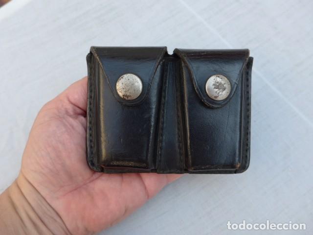 Militaria: ANTIGUA FUNDA DE CUERO DOBLE