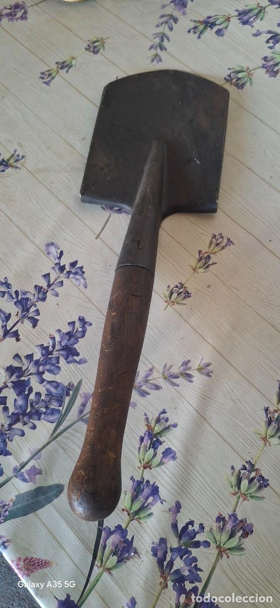 Militaria: Pala de combate o trinchera