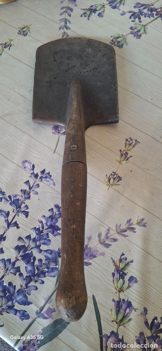 Militaria: Pala de combate o trinchera