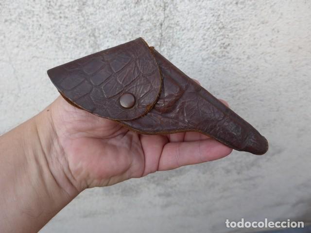 Militaria: ANTIGUA PEQUE&Ntilde;A FUNDA REVOLVER DE CUERO MARRON