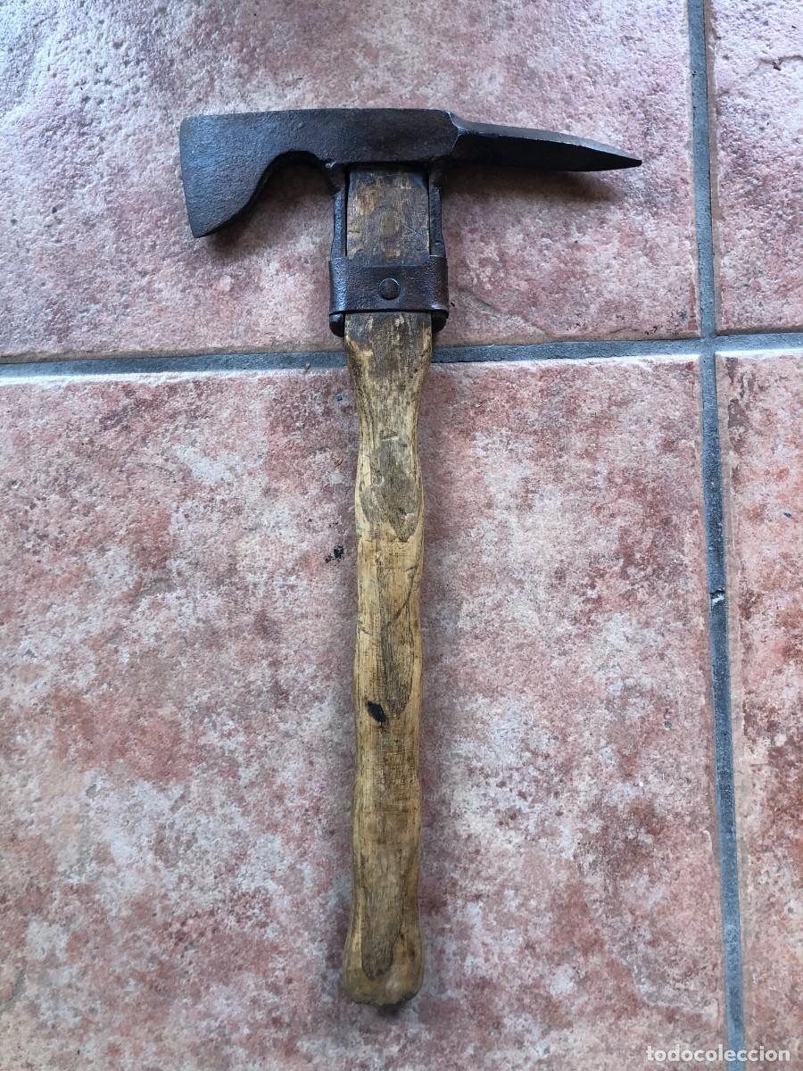 Militaria: HACHA - PICO, PROBABLEMENTE ALEM&Aacute;N DE LA II GUERRA MUNDIAL. 48 CM.