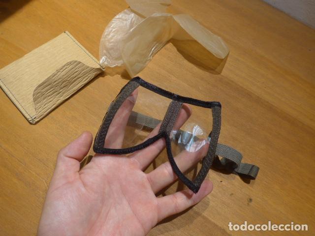 Militaria: Antiguas gafas militares alemanas de desierto en su funda original. Plegables.