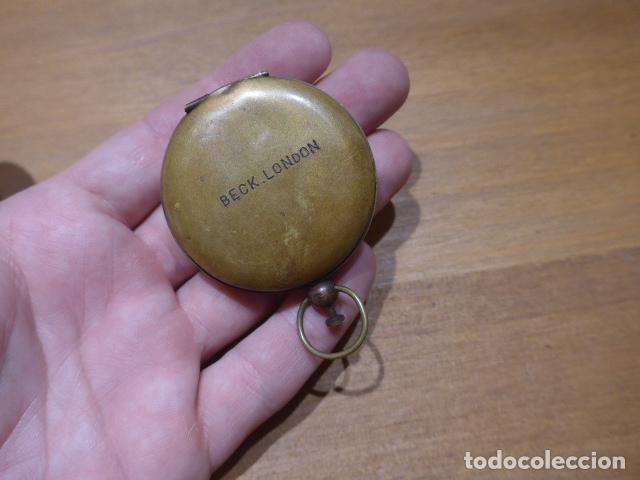 Militaria: Antigua brujula inglesa marcada BECK LONDON, seguramente de marina del siglo XIX, en laton.