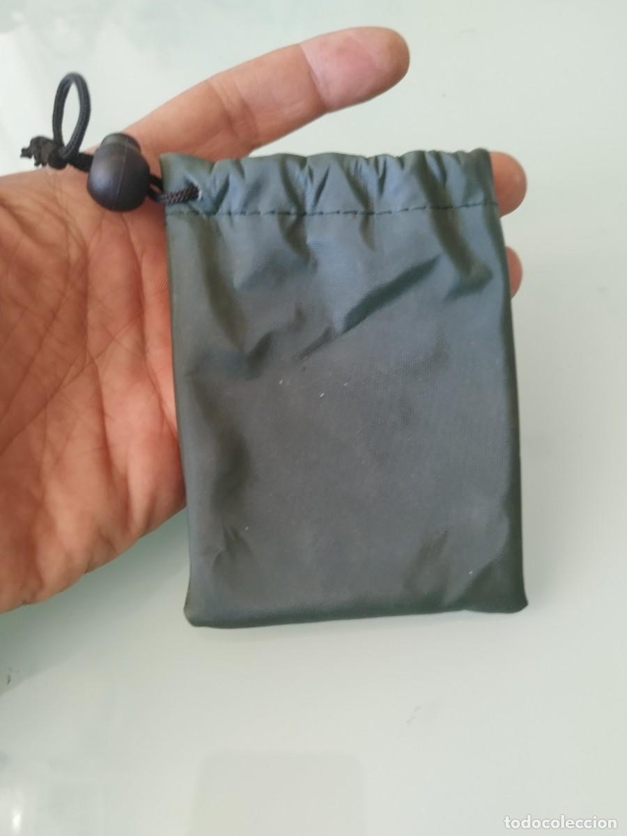 Militaria: Bolsa de gafas o una m&aacute;scara cortavientos militar o pilicia china del modelo 01. 2004.
