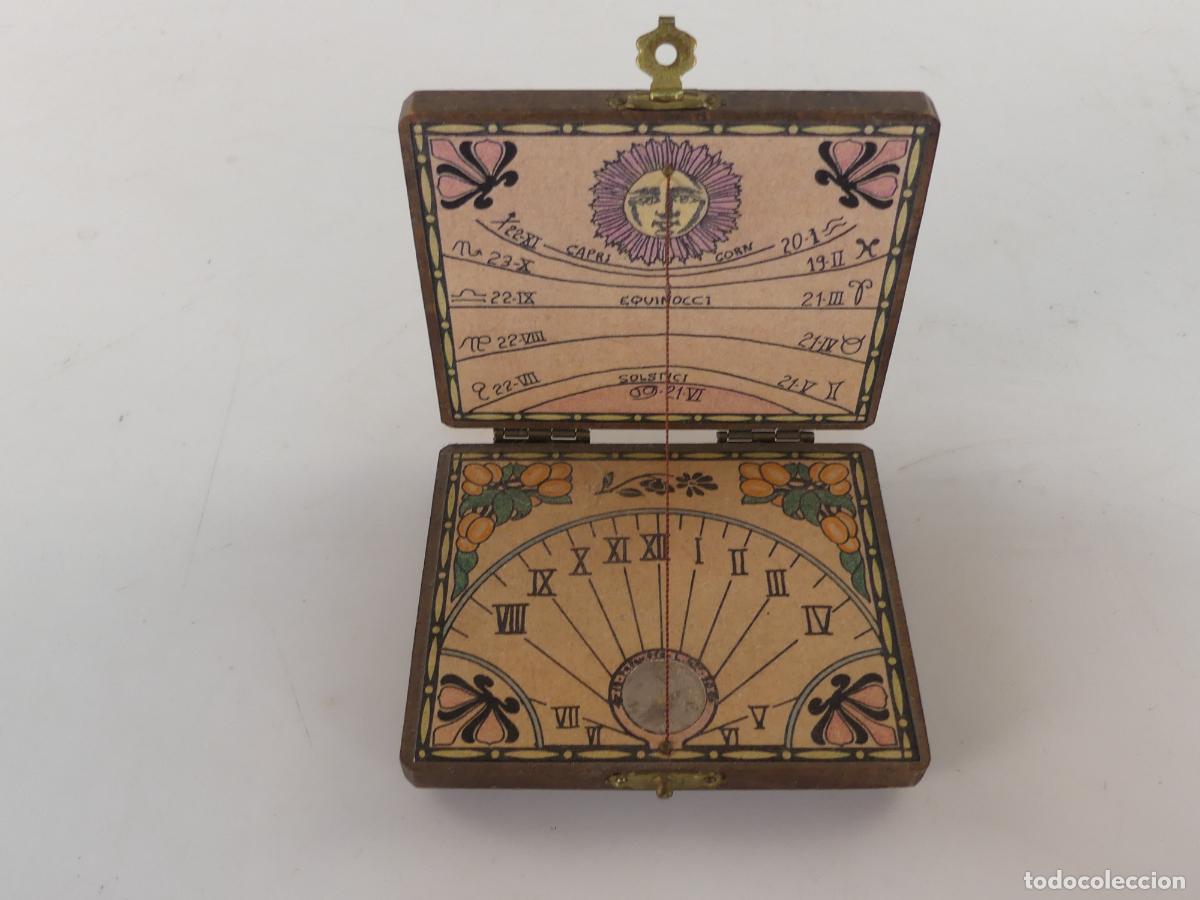 Militaria: BR&Uacute;JULA Y RELOJ DE SOL DE MADERA OBJETO DE COLECCI&Oacute;N