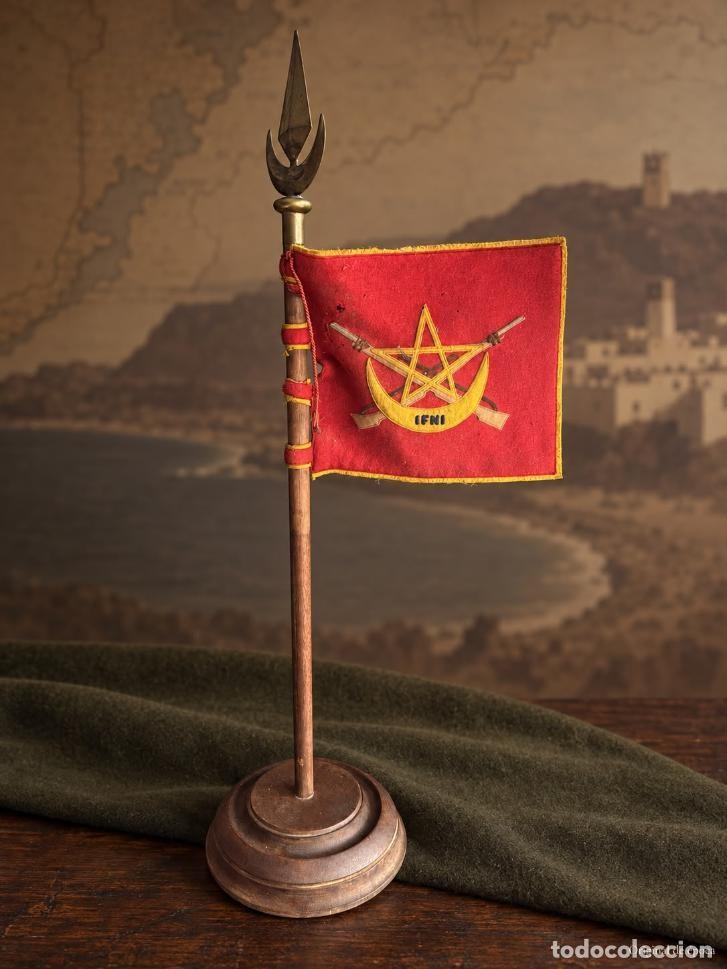 Militaria: (MI-260909)BANDERIN DE sobremesa Grupo de Tiradores de Ifni n.&ordm; 1 &ndash; 1.er Tabor