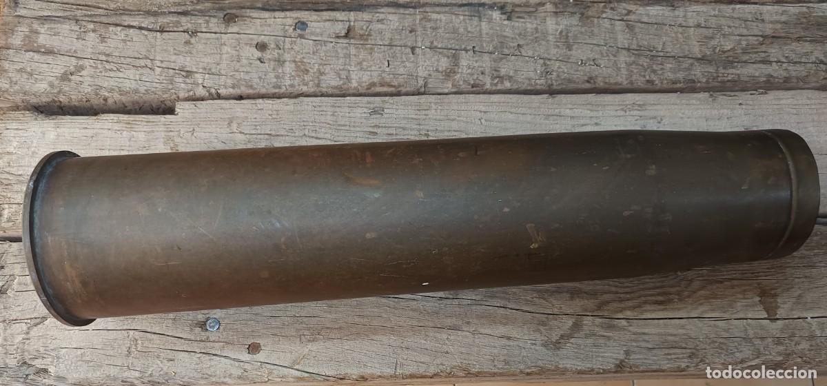 Militaria: Vaina de artiller&iacute;a de lat&oacute;n 105