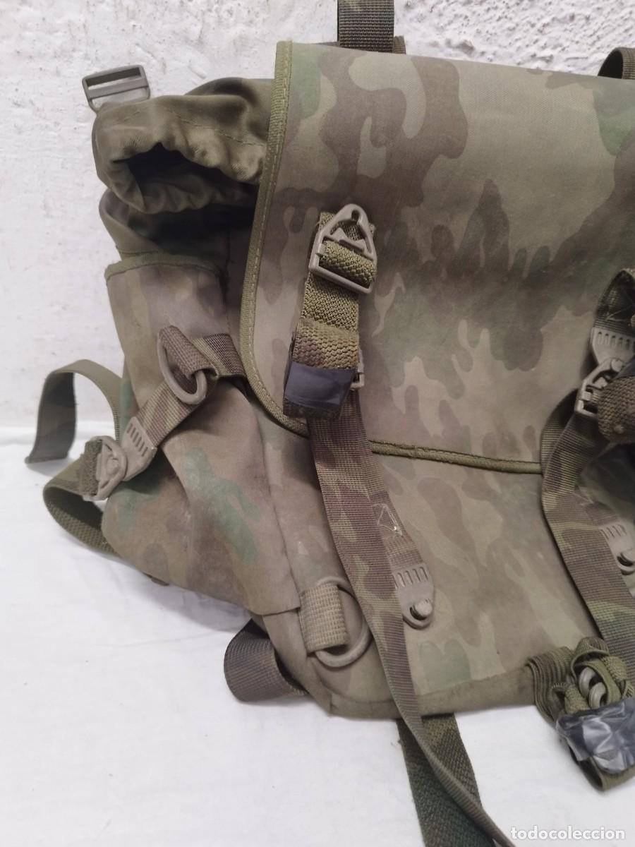 Militaria: Mochila militar de camuflaje a identificar.
