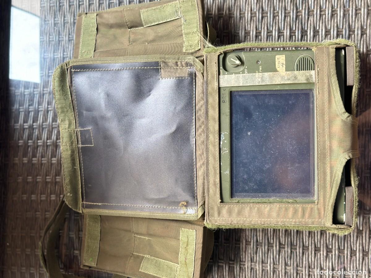 Militaria: Terminal Electr&oacute;nico Militar Port&aacute;til con Pantalla y Funda T&aacute;ctica &ndash; Equipo de Comunicaciones