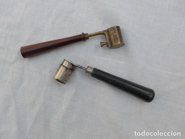 Militaria: DOS ANTIGUOS DOSIFICADORES MEDIDOR REGULABLES DE PLOMO Y POLVORA