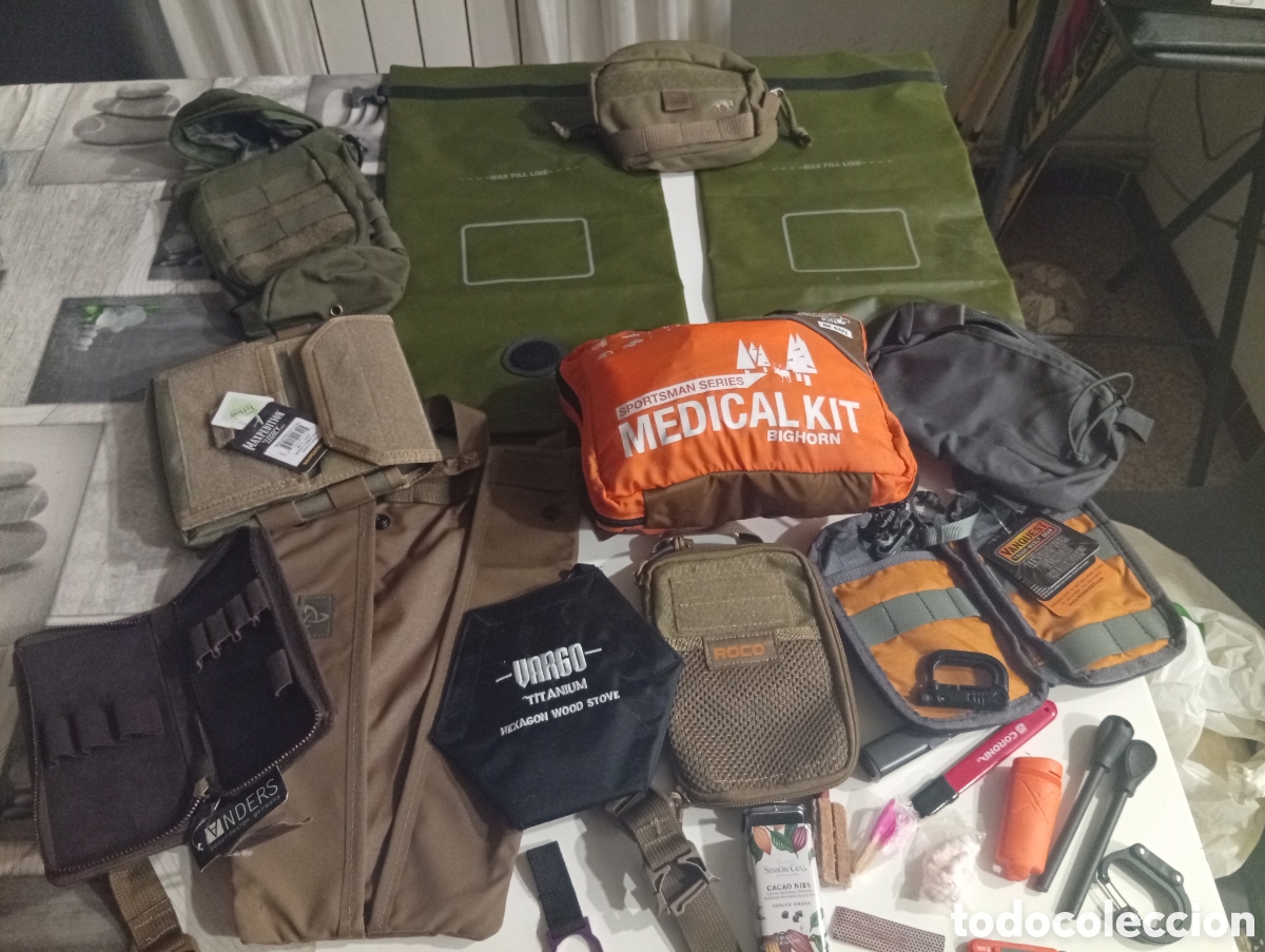 Militaria: LOTE DE ACCESORIOS T&Aacute;CTICOS, SUPERVIVENCIA Y BOTIQU&Iacute;N DE EMERGENCIA Vendo lote variado de material