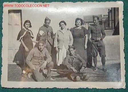 Militaria: Foto de un grupo de soldados de Tel&eacute;grafos. 6 x 8,5 cms