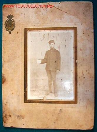 Militaria: Foto de un soldado de infanter&iacute;a de Alfonso XIII, de 10 x 14,5 cms.