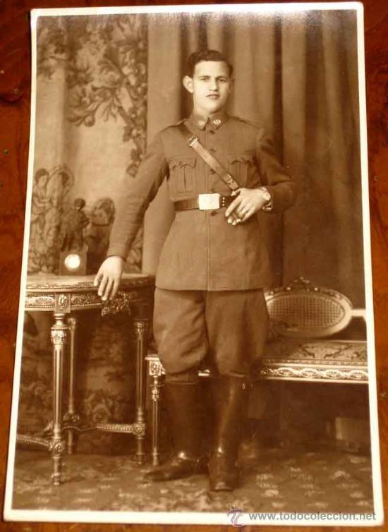 Militaria: ANTIGUA FOTO POSTAL DE MILITAR ESPA&Ntilde;OL CON SU UNIFORME - MIDE 13,5 X 8,5 CMS.