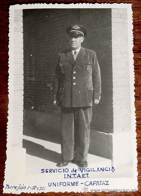 Militaria: ANTIGUO FOTO DE OFICIAL DEL SERVICIO DE VIGILANCIA INTAET - UNIFORME DE CAPATAZ - TORREJON 1951 - TA